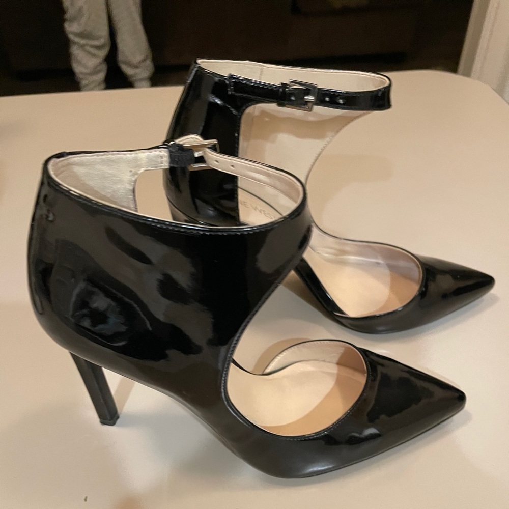 Nine West black liquid look ankle boot size 5